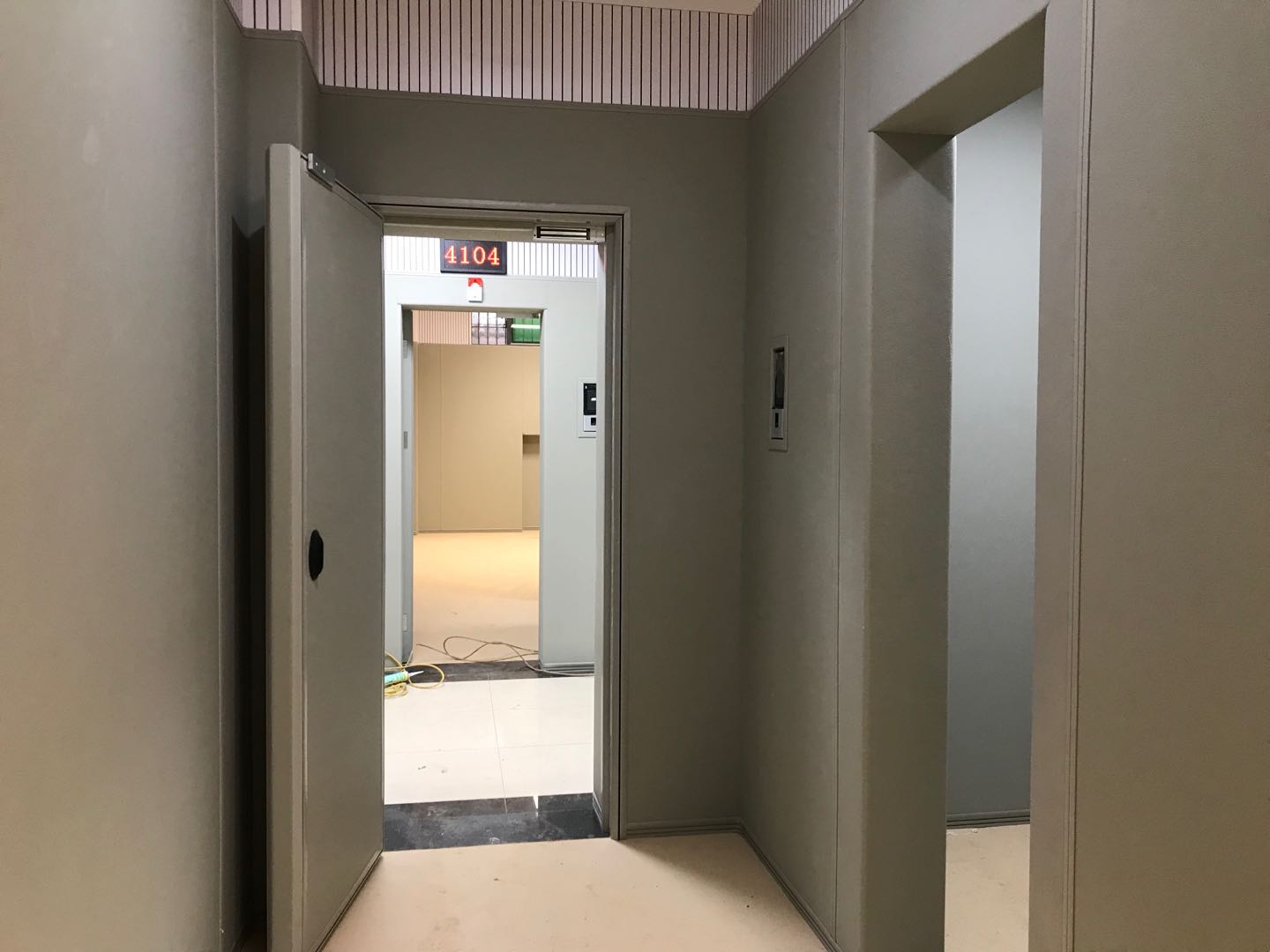 審訊室防撞軟包墻實(shí)地裝修案例